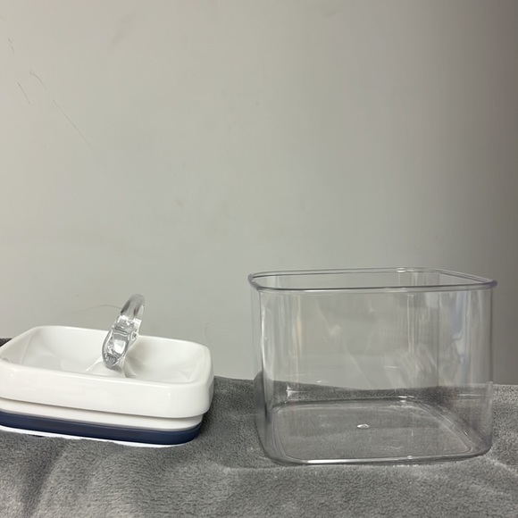 Clear Container With White Sealing Lid - Picture 4 of 4